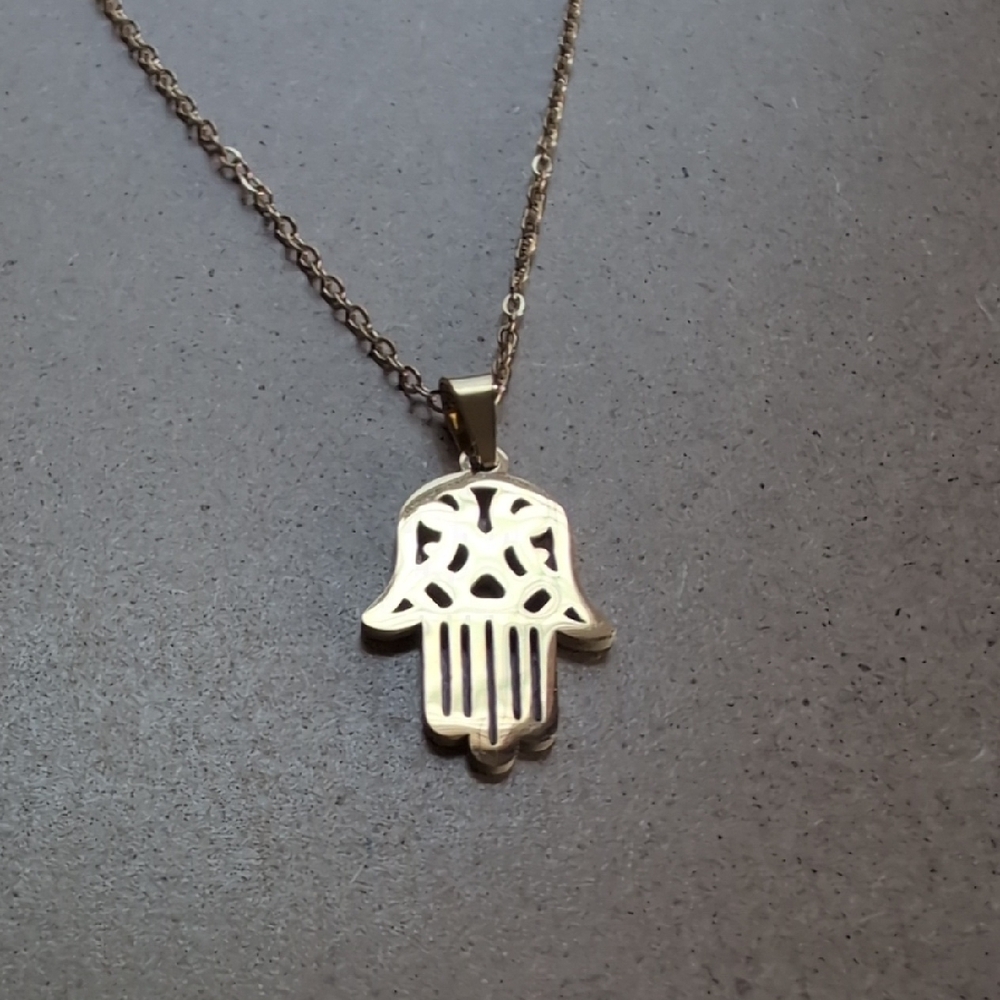 Elegant Gold Stainless Steel Hamsa Hand Necklace - Picture 3 of 6